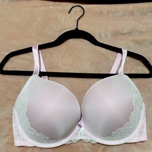 NWOT Torrid 36DD Light Pink and White Microfiber & Lace Push-Up Plunge Bra